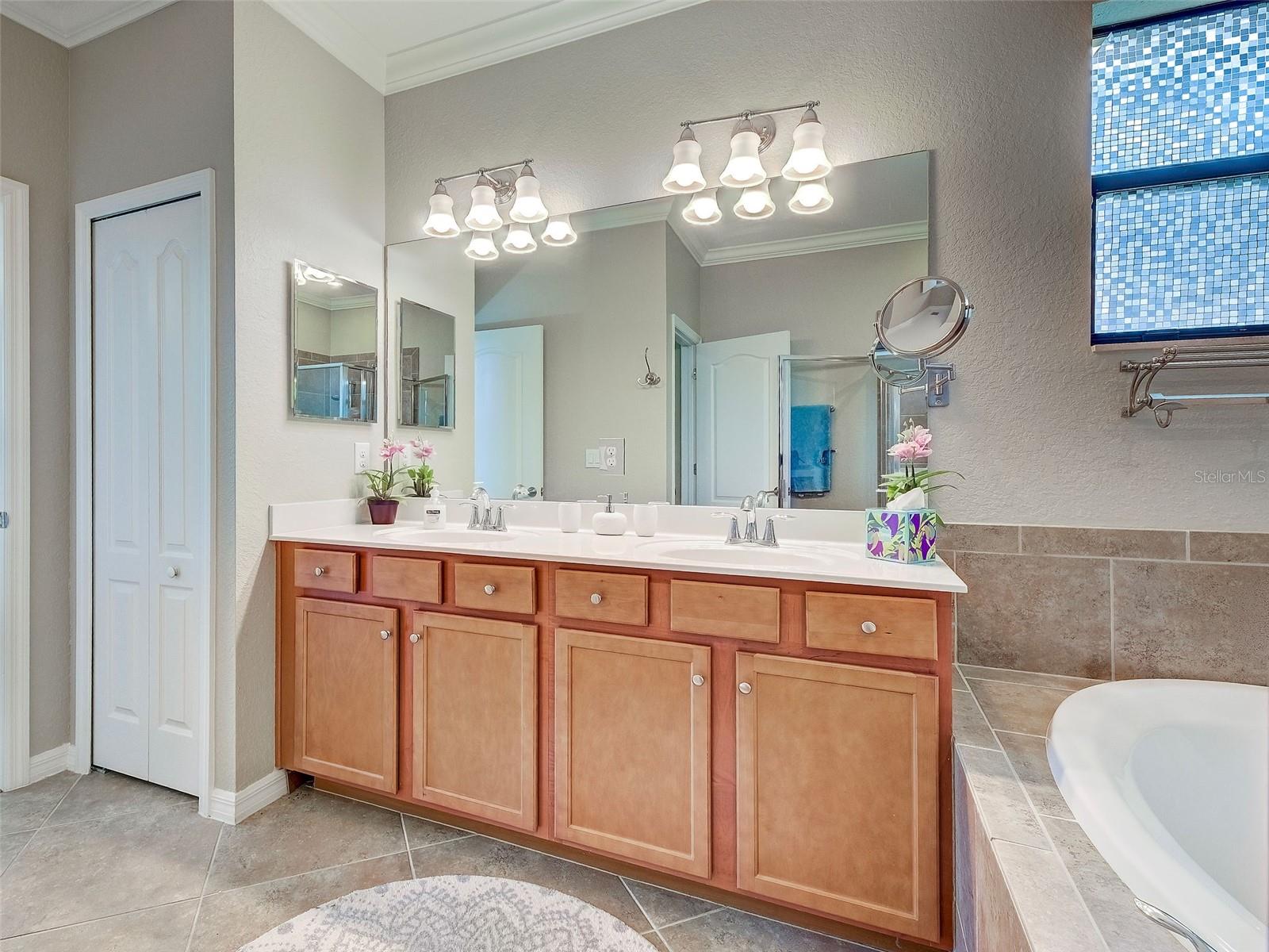 12390 CINQUETERRE DR — photo 54