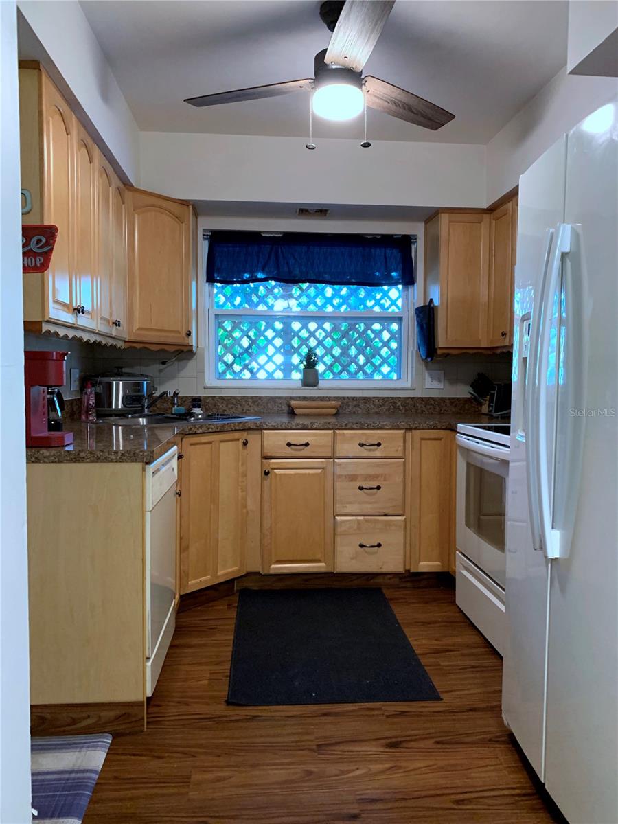 1750 DRUID RD E — photo 18