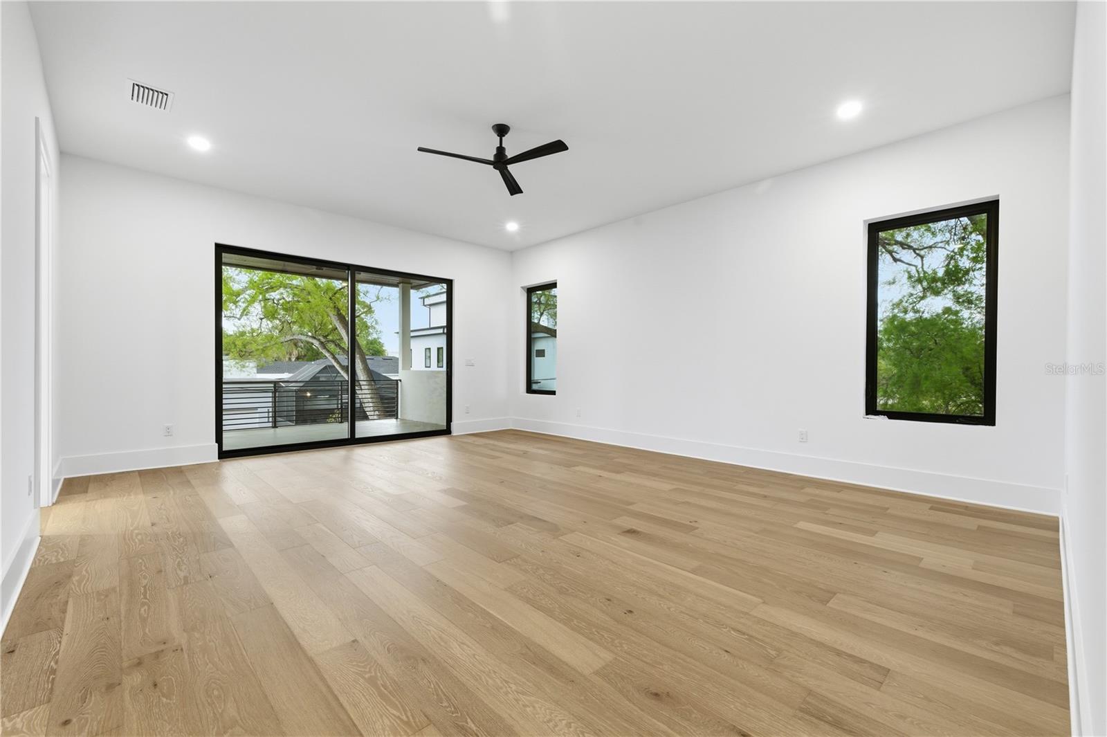 904 W FRIBLEY ST — photo 21