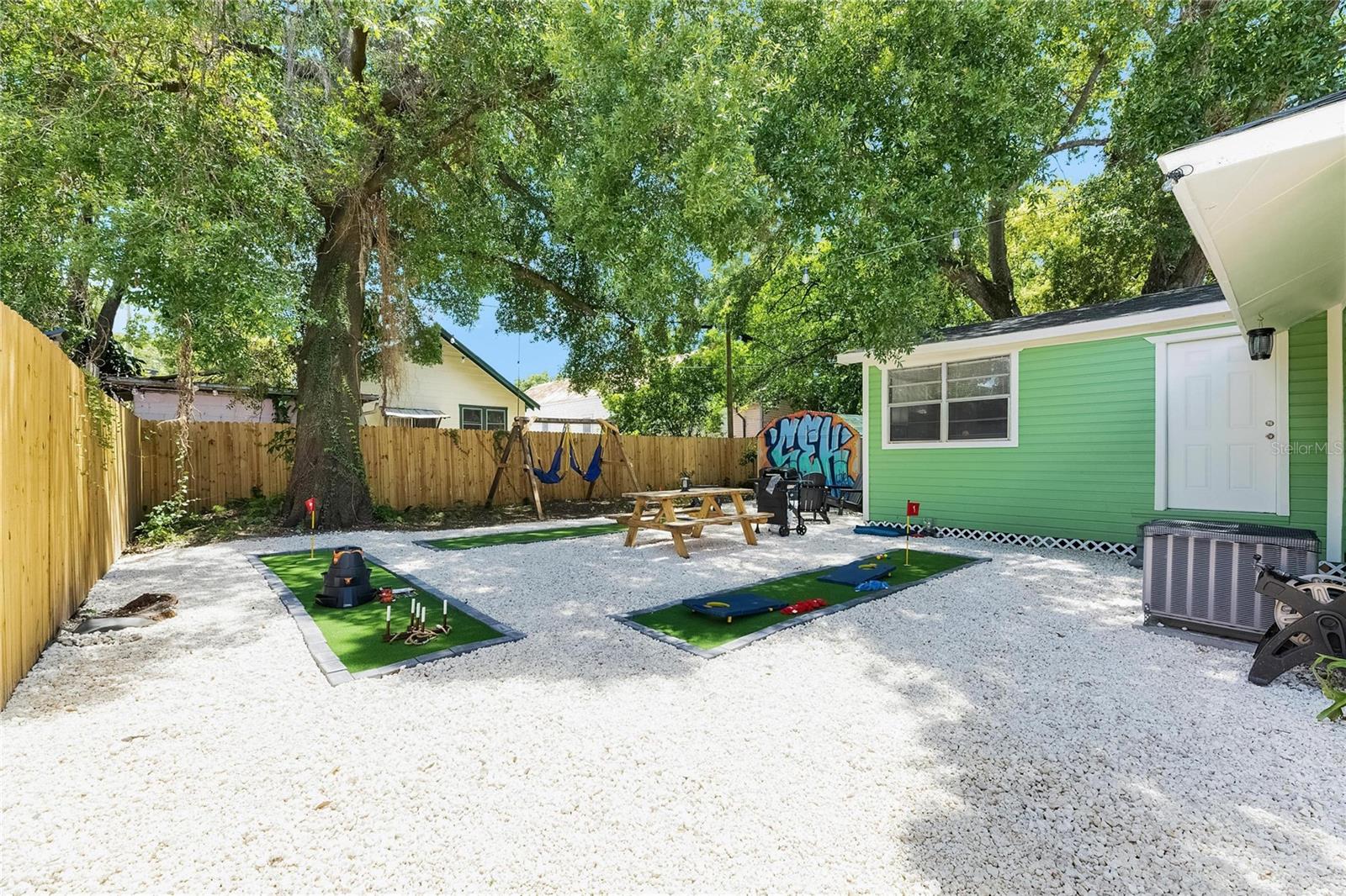 1009 E COLUMBUS DR — photo 23