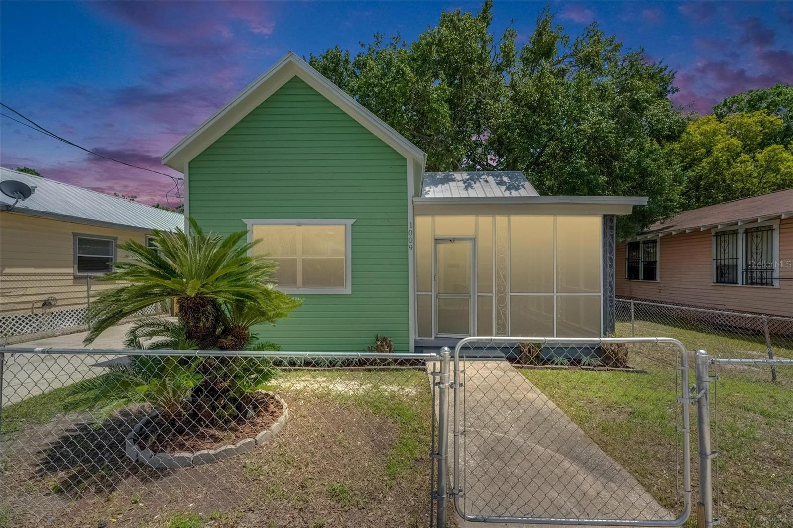 1009 E COLUMBUS DR — photo 36
