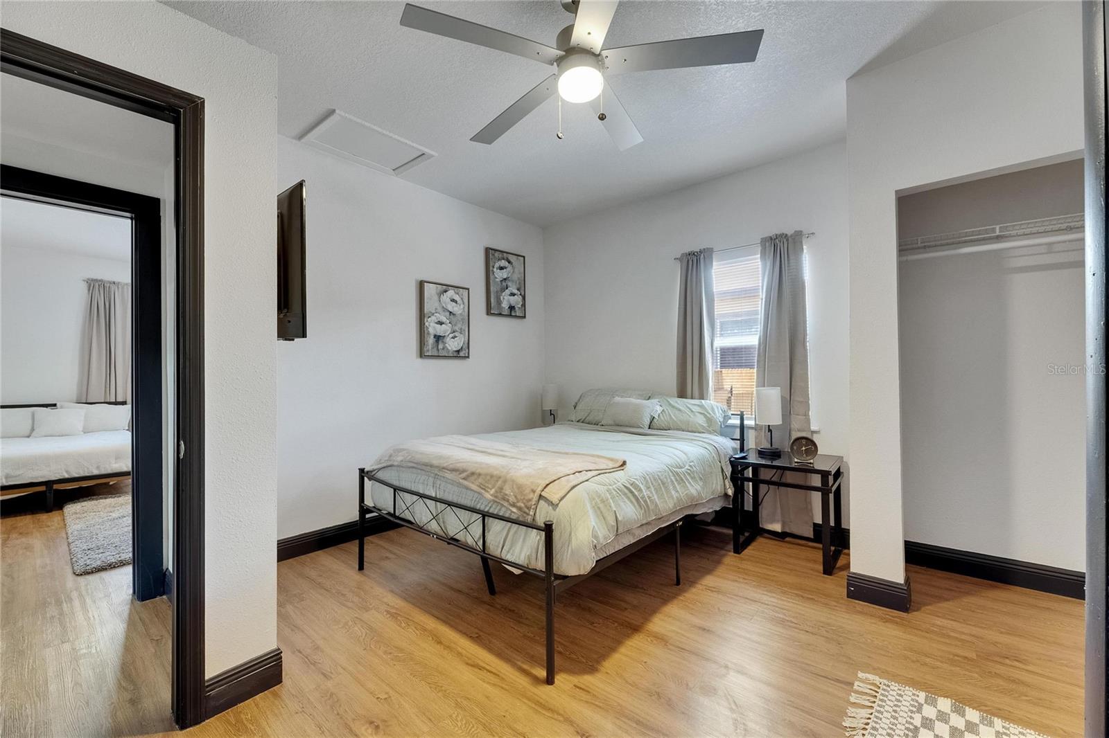 1009 E COLUMBUS DR — photo 13