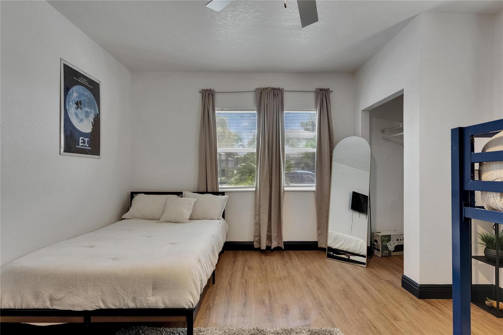 1009 E COLUMBUS DR — photo 33