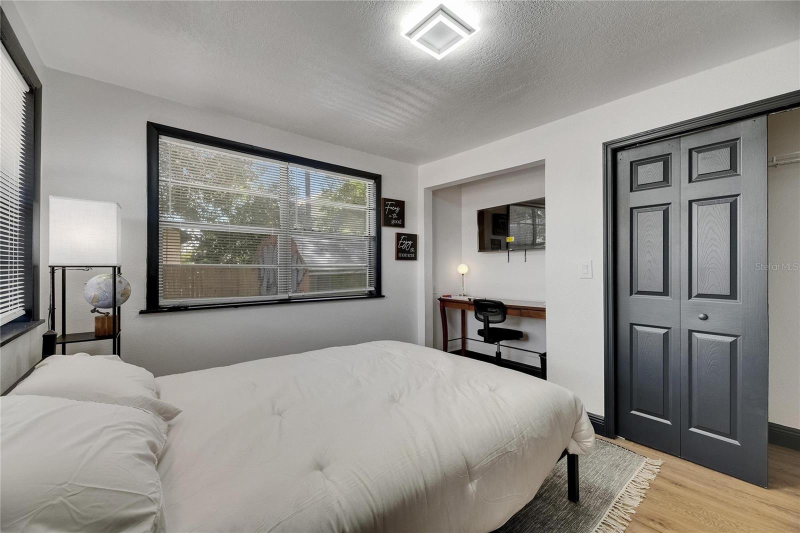 1009 E COLUMBUS DR — photo 19