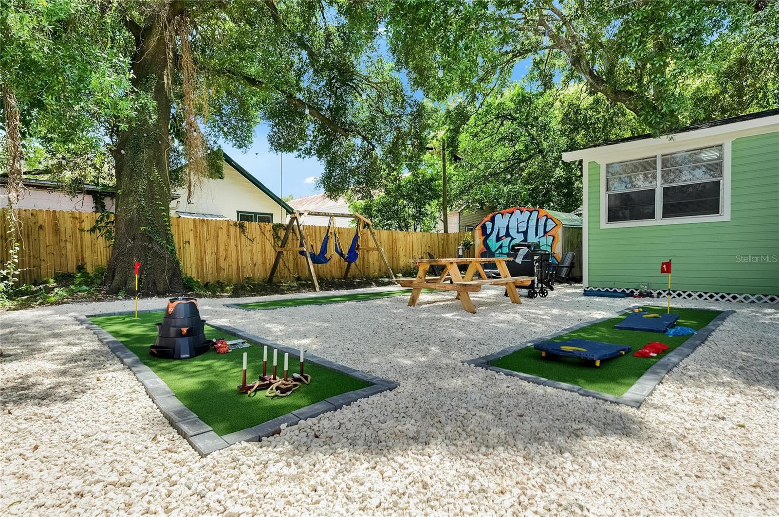 1009 E COLUMBUS DR — photo 31