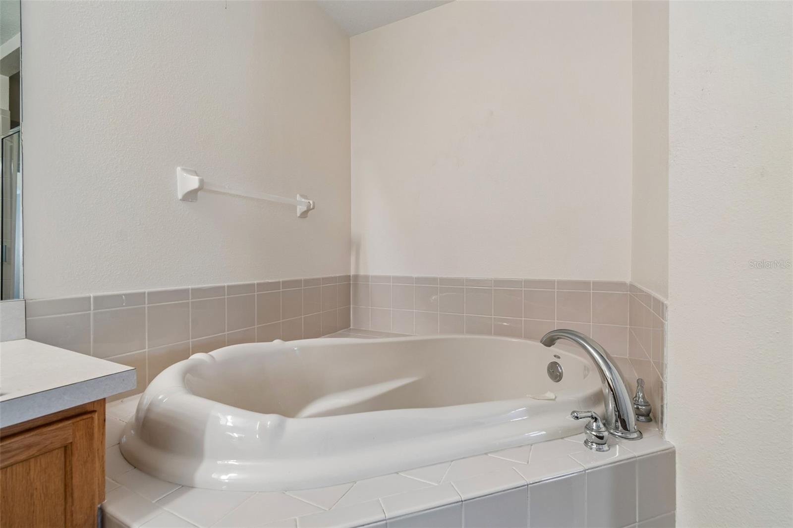 3307 PINE TOP DR — photo 32