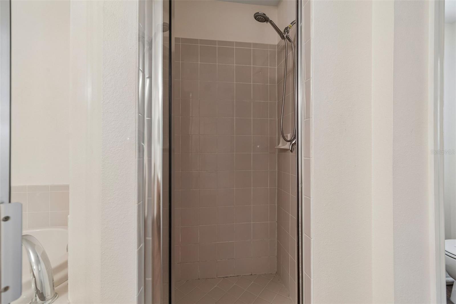 3307 PINE TOP DR — photo 33