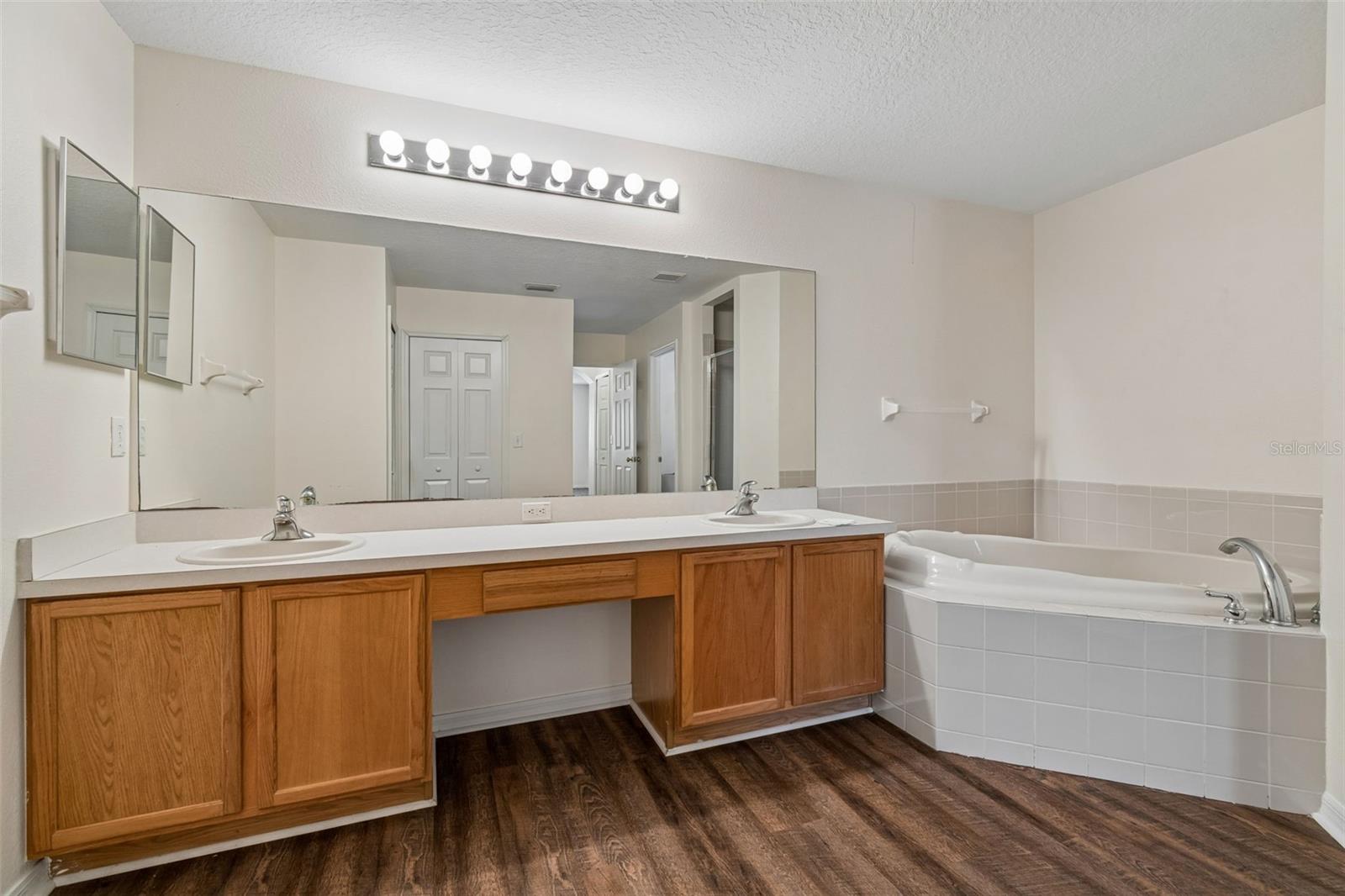 3307 PINE TOP DR — photo 31