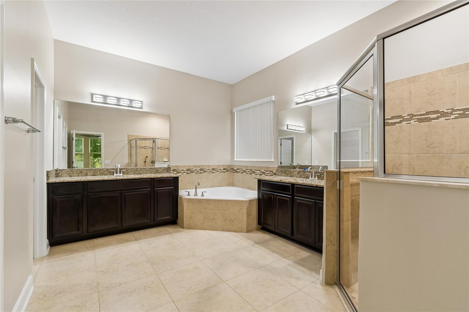 4930 BUTLER NATIONAL DR — photo 22