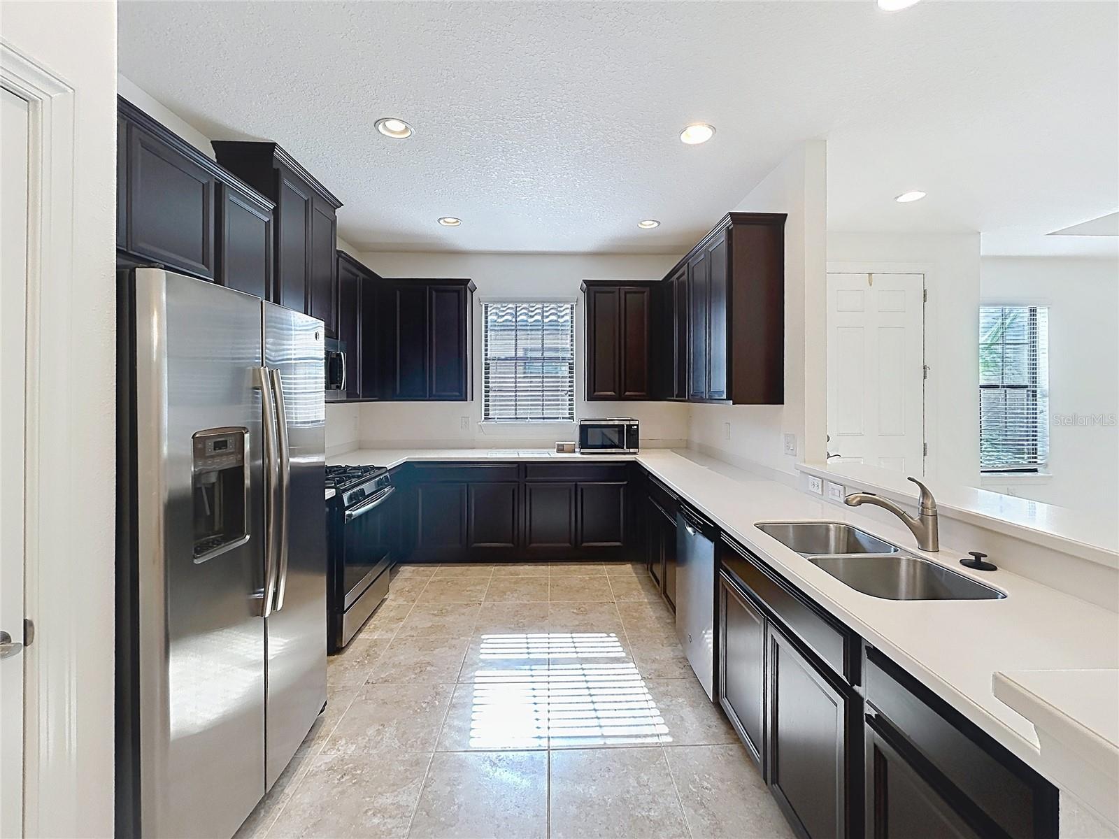 8335 ALBERATA VISTA DR — photo 9