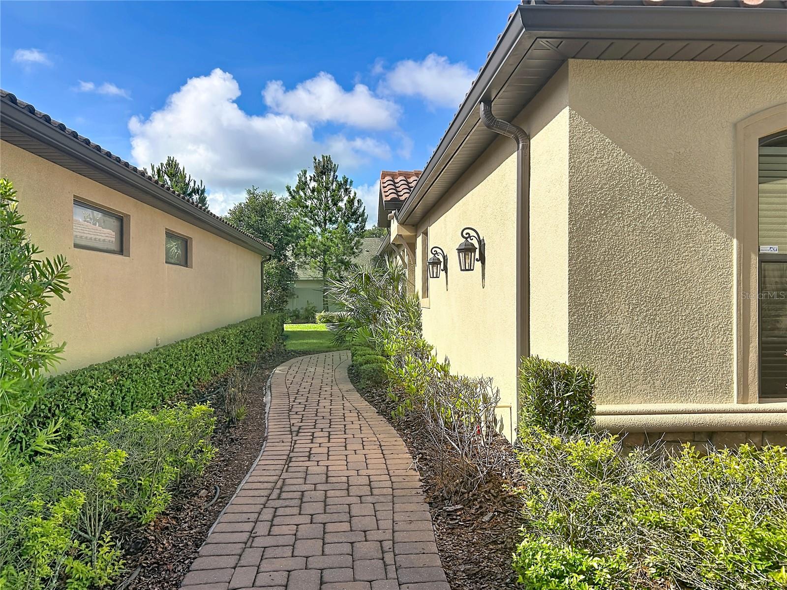 8335 ALBERATA VISTA DR — photo 4