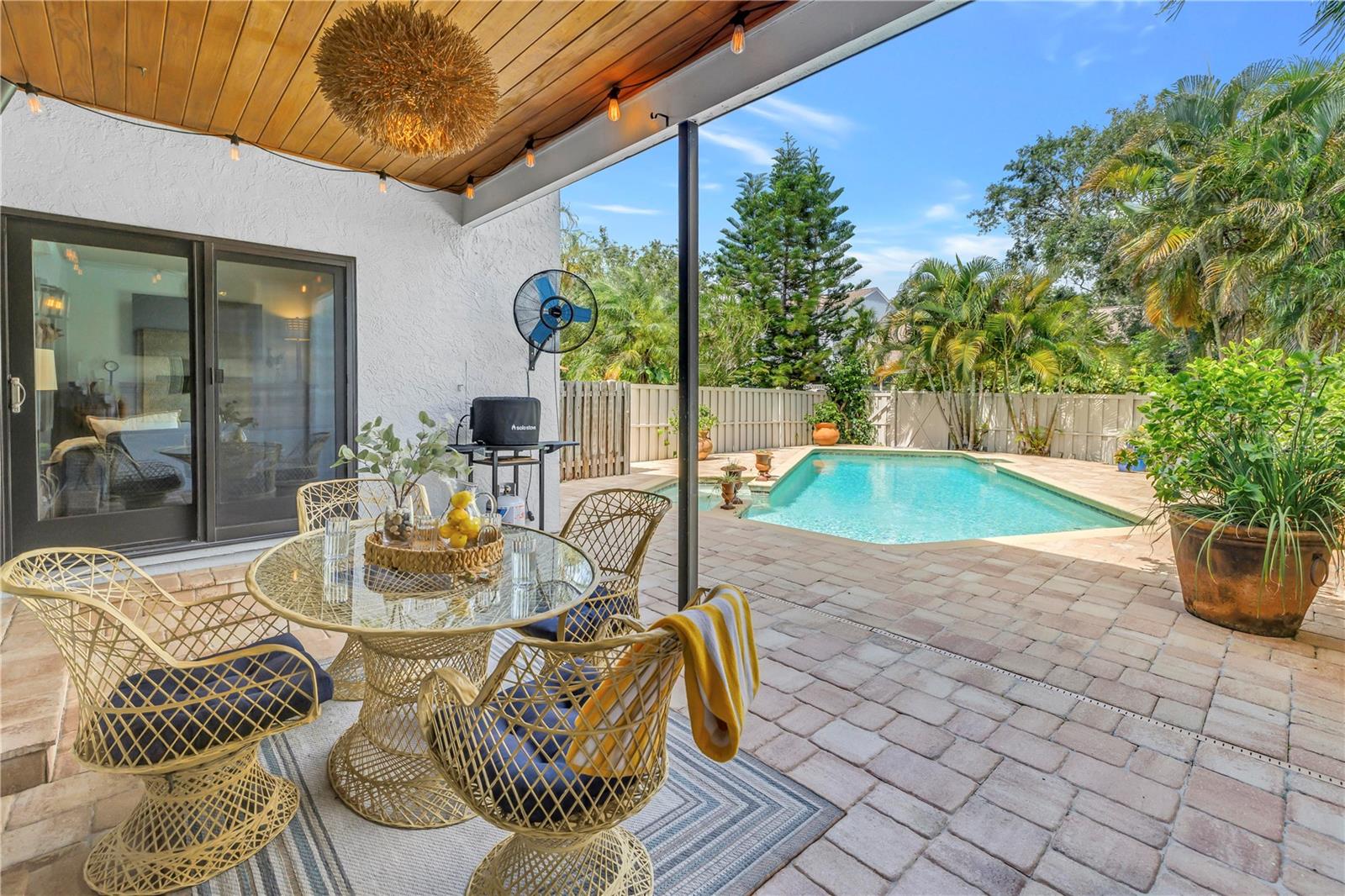 990 SAN CARLOS CT NE — photo 2