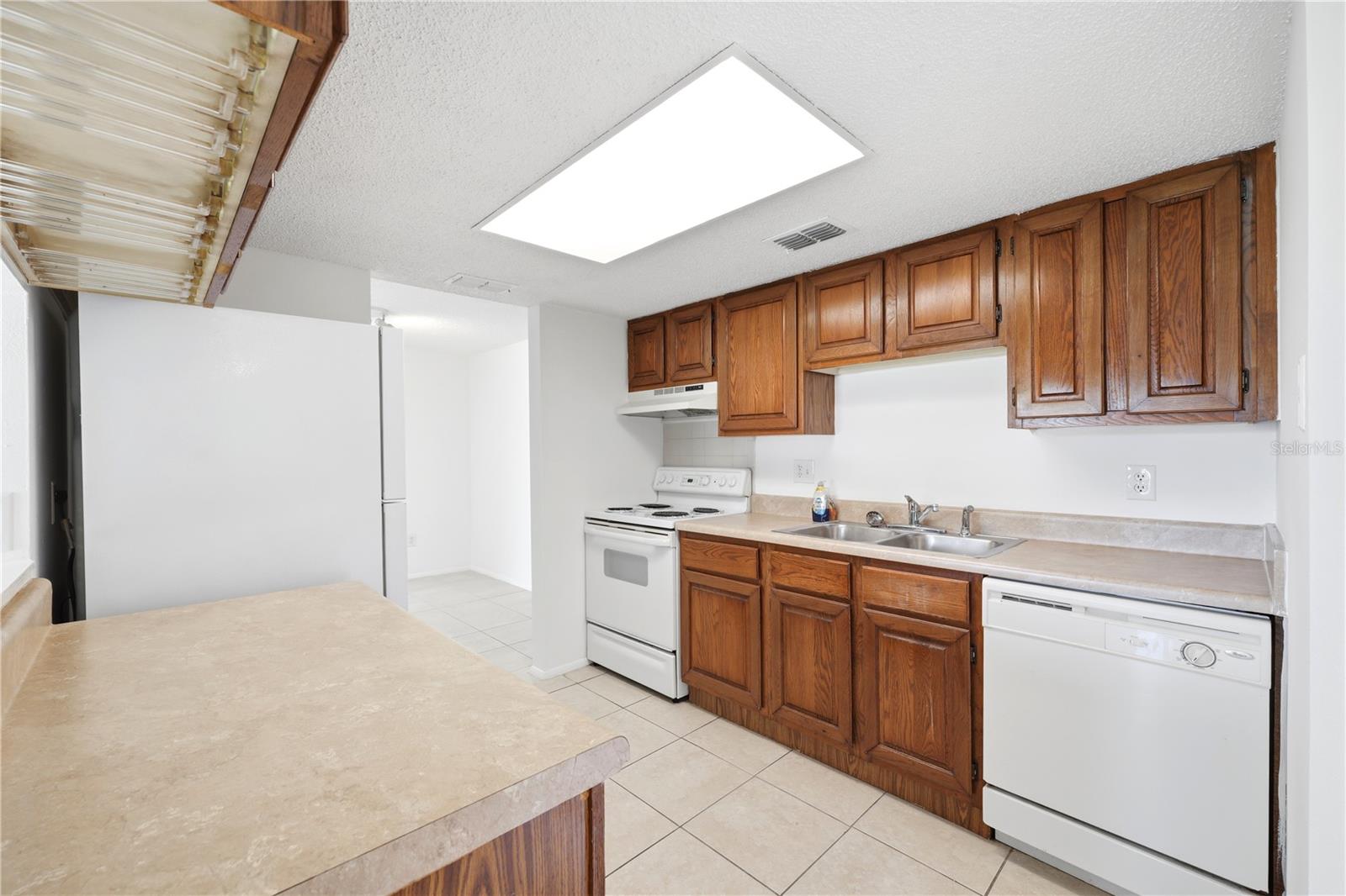 123 LOBLOLLY CT #B — photo 8