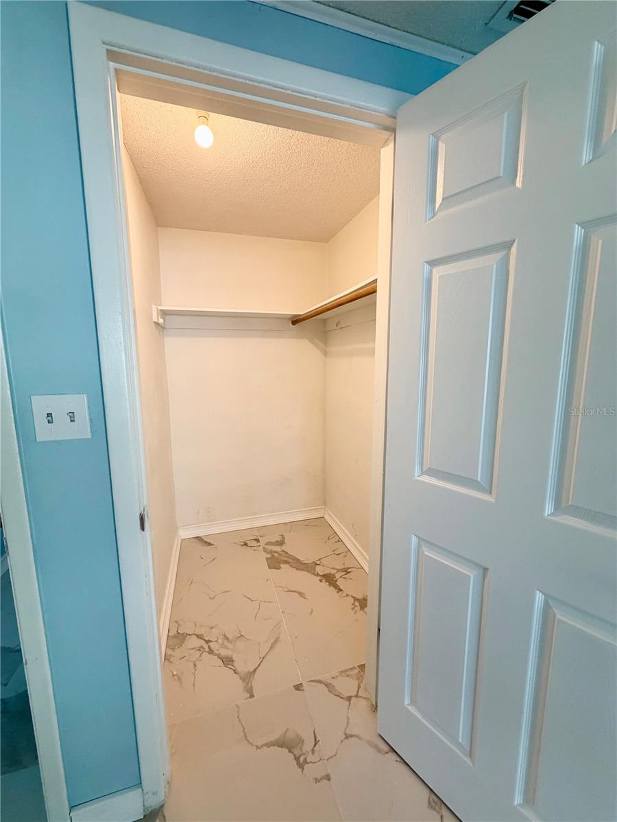 7040 FOX HOLLOW DR — photo 18