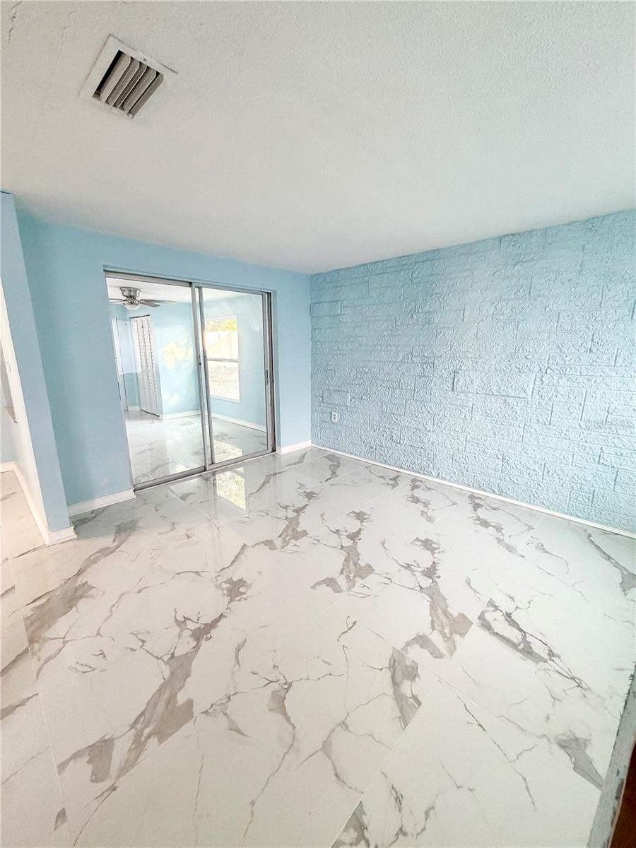 7040 FOX HOLLOW DR — photo 12