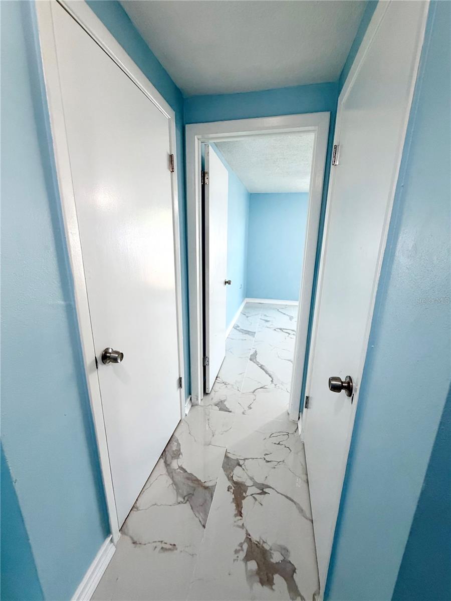 7040 FOX HOLLOW DR — photo 24