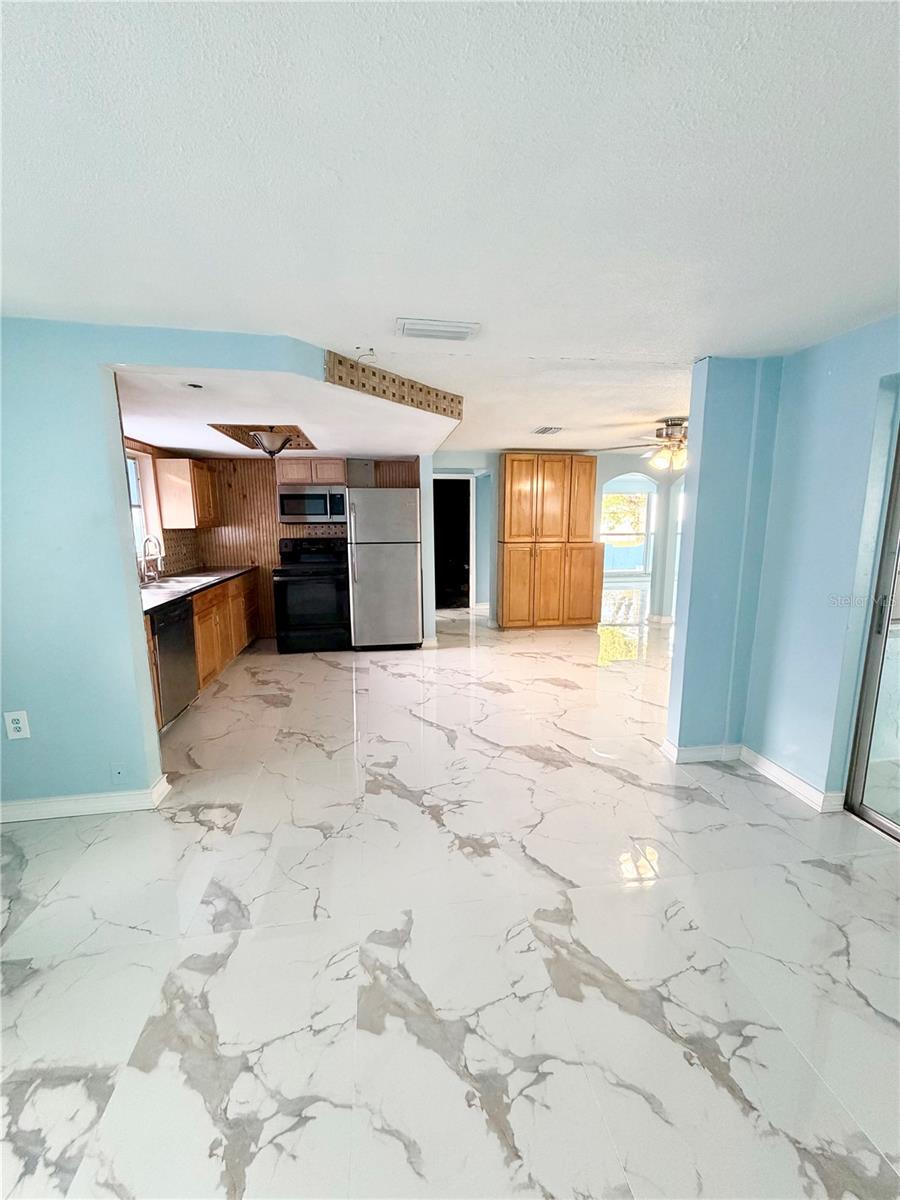 7040 FOX HOLLOW DR — photo 14