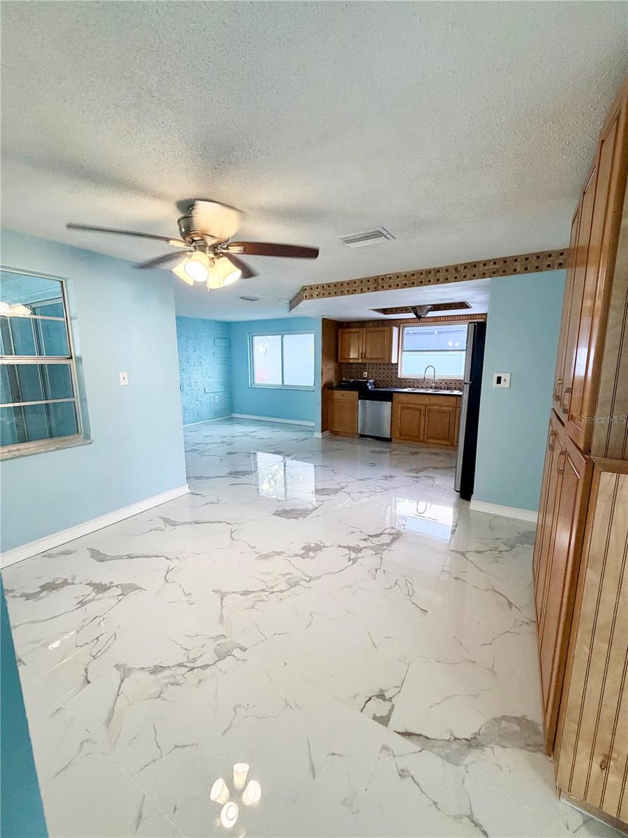 7040 FOX HOLLOW DR — photo 7