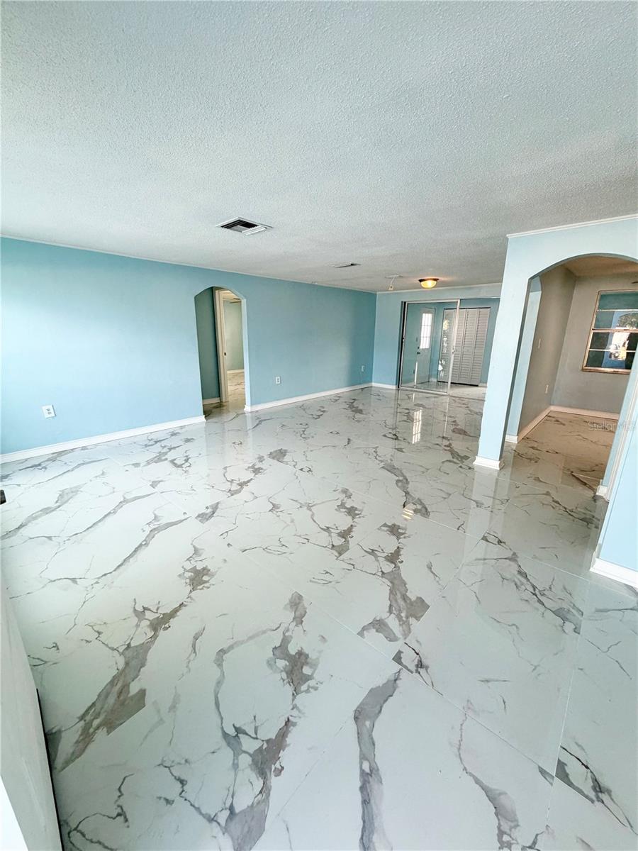 7040 FOX HOLLOW DR — photo 4