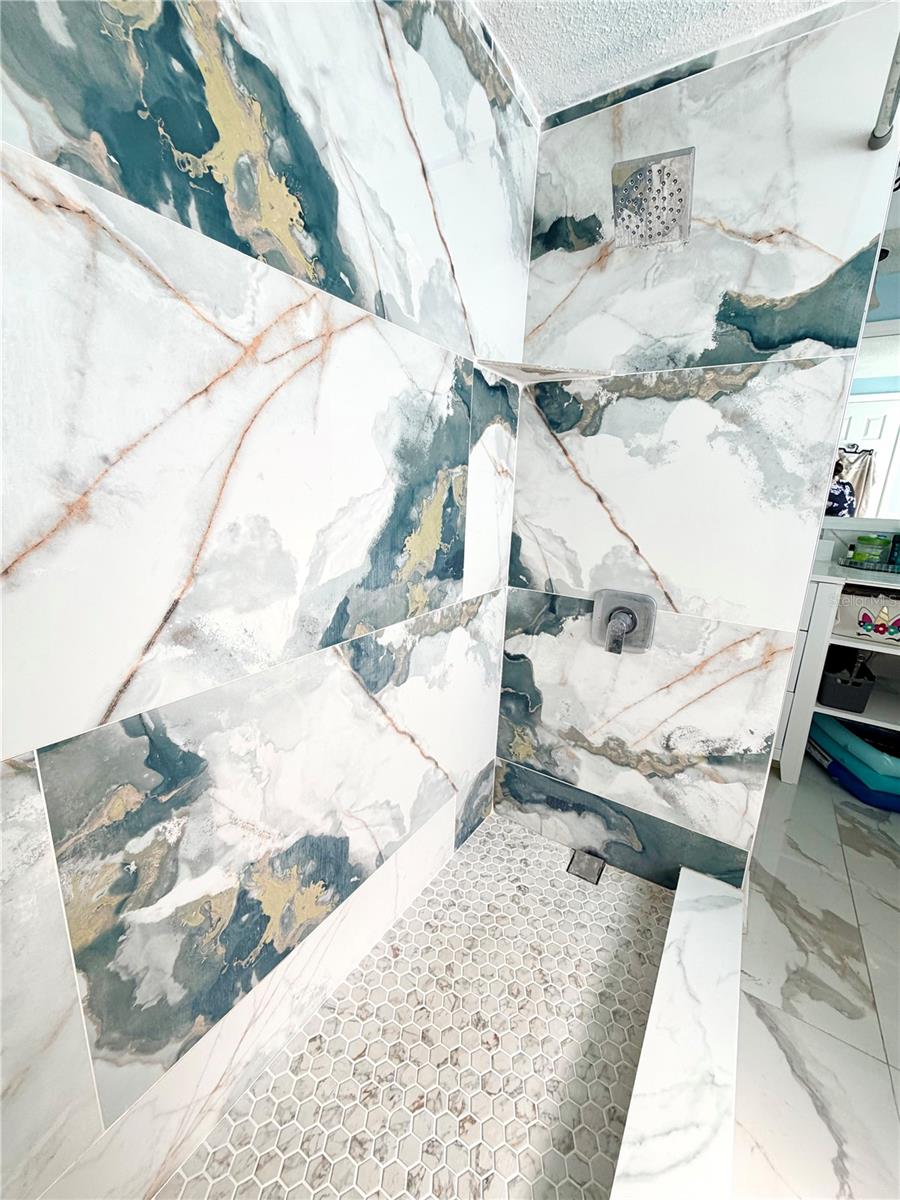 7040 FOX HOLLOW DR — photo 23