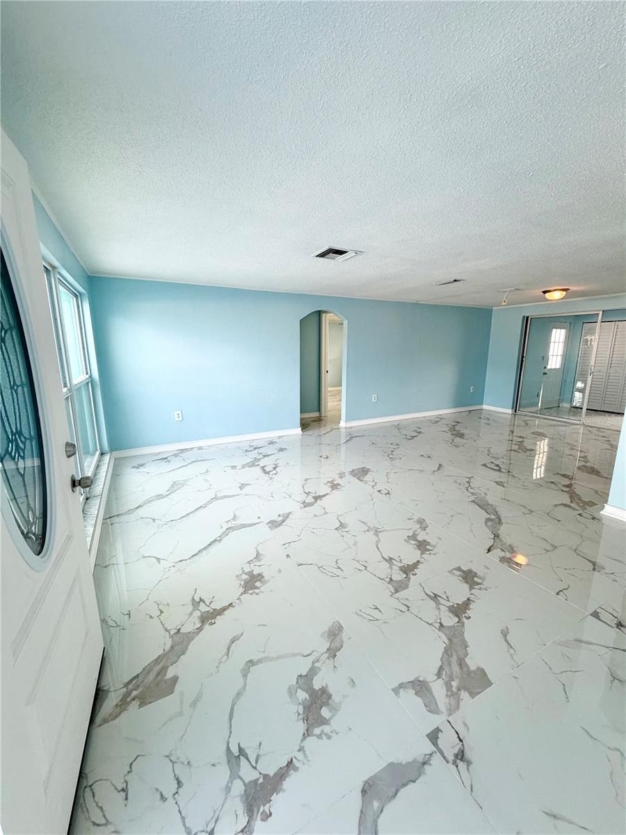 7040 FOX HOLLOW DR — photo 5