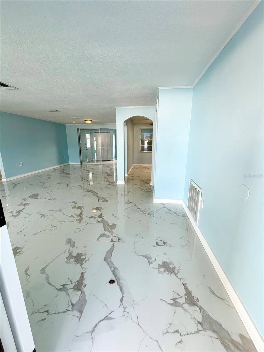 7040 FOX HOLLOW DR — photo 3