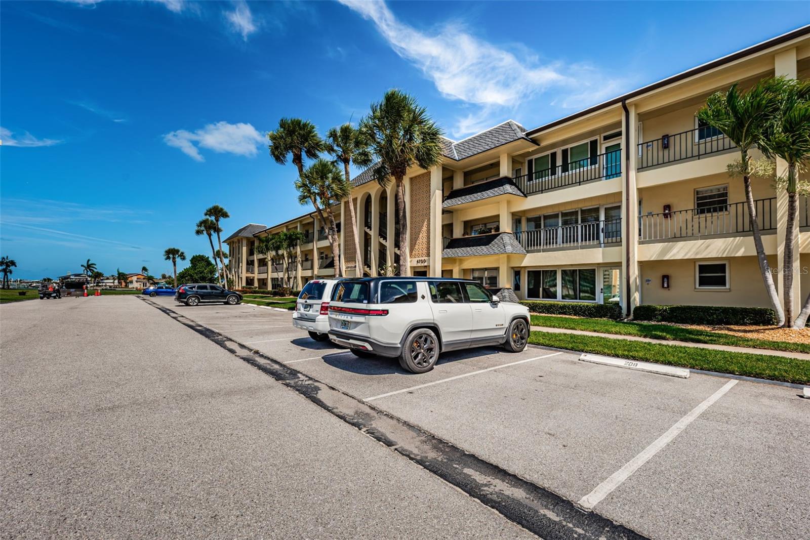 4700 COVE CIR #208 — photo 30