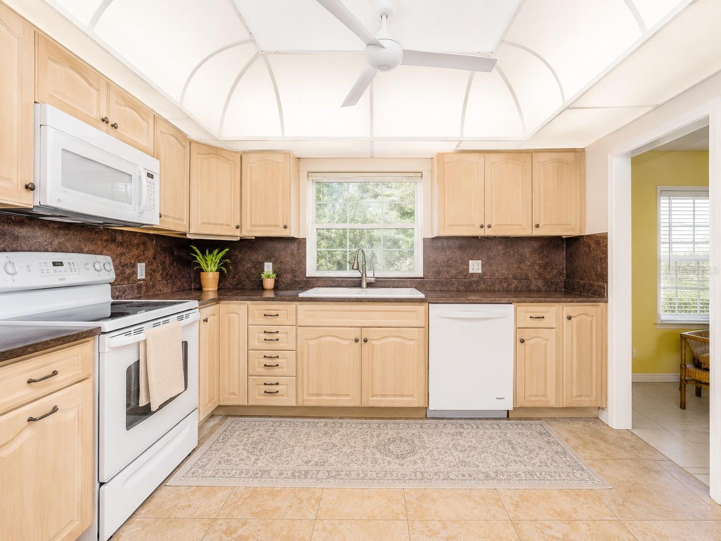 4700 COVE CIR #208 — photo 13