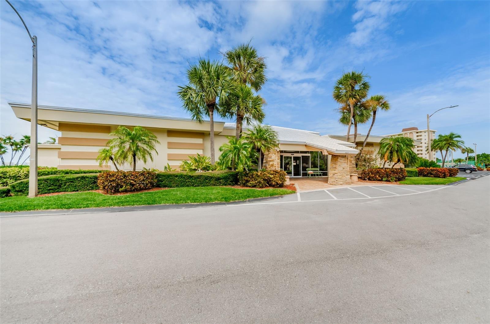 4700 COVE CIR #208 — photo 33