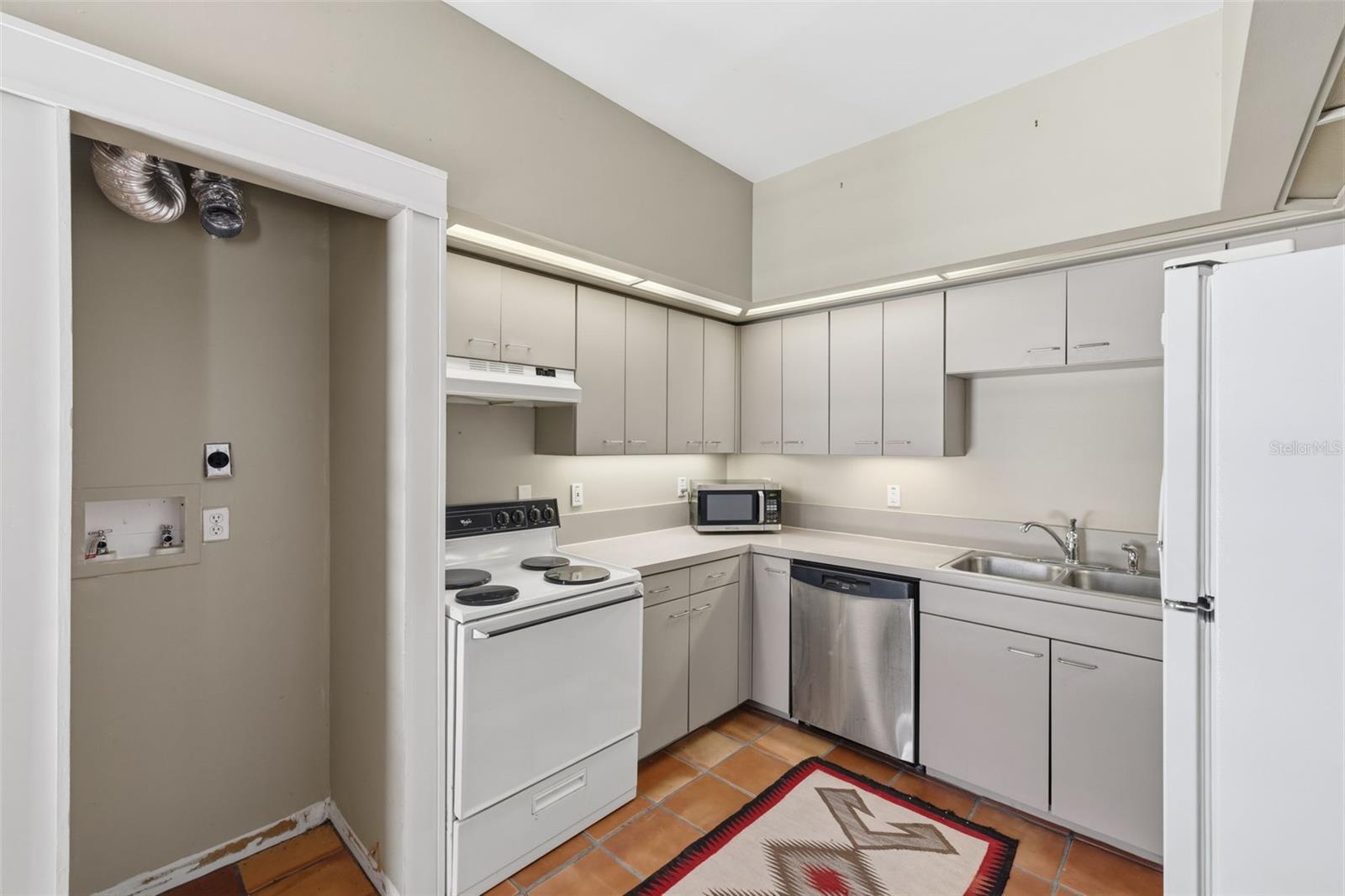 912 S FREMONT AVE — photo 42