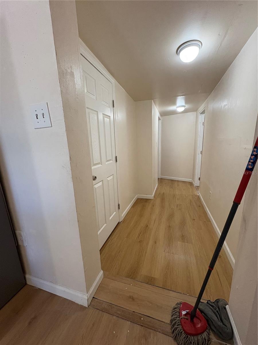 405 S ORION AVE — photo 25