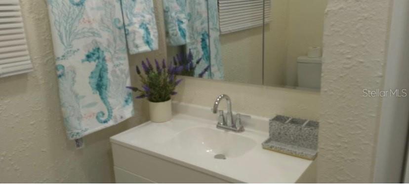 405 S ORION AVE — photo 38