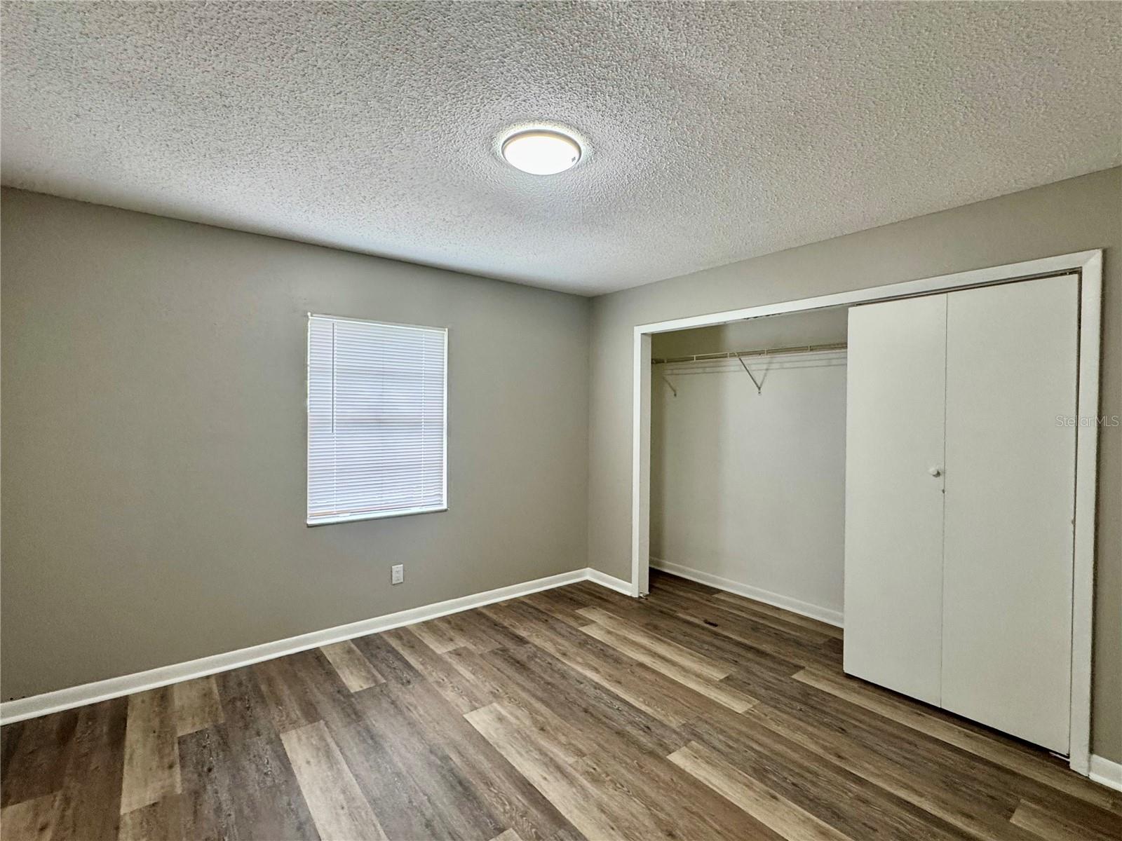 5619 PEACH AVE — photo 7