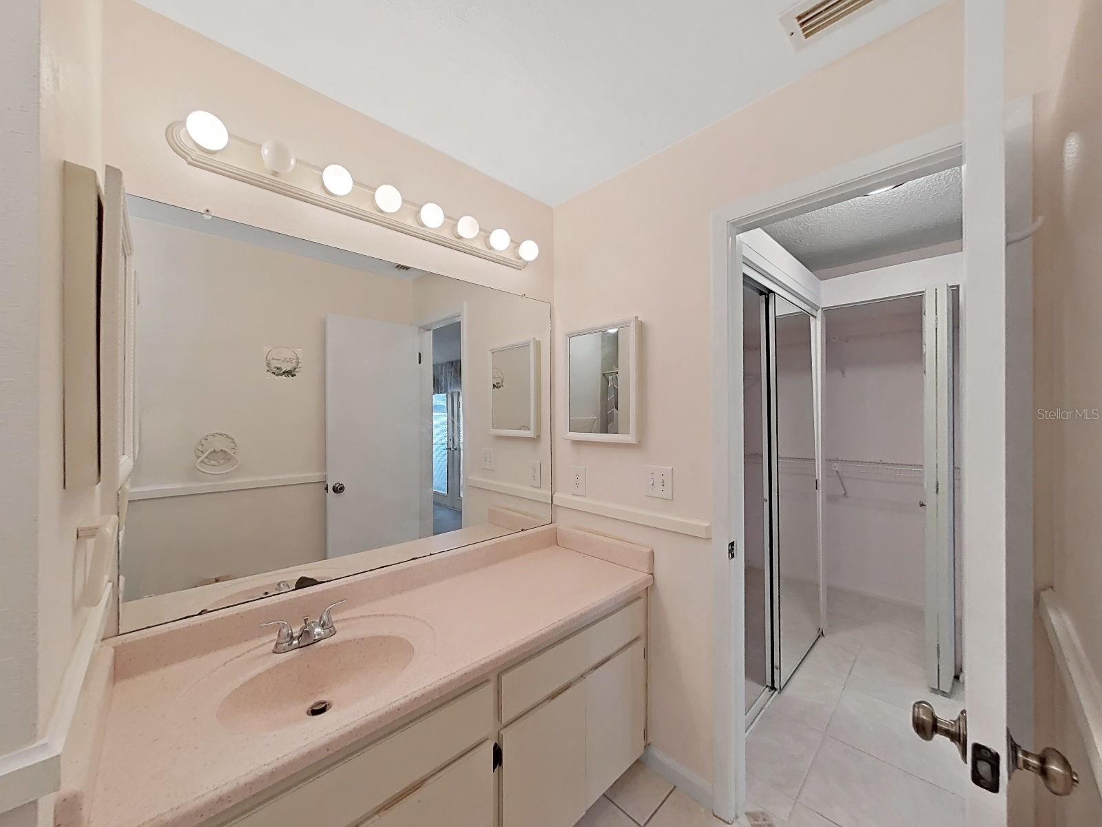 726 STILLVIEW CIR — photo 35