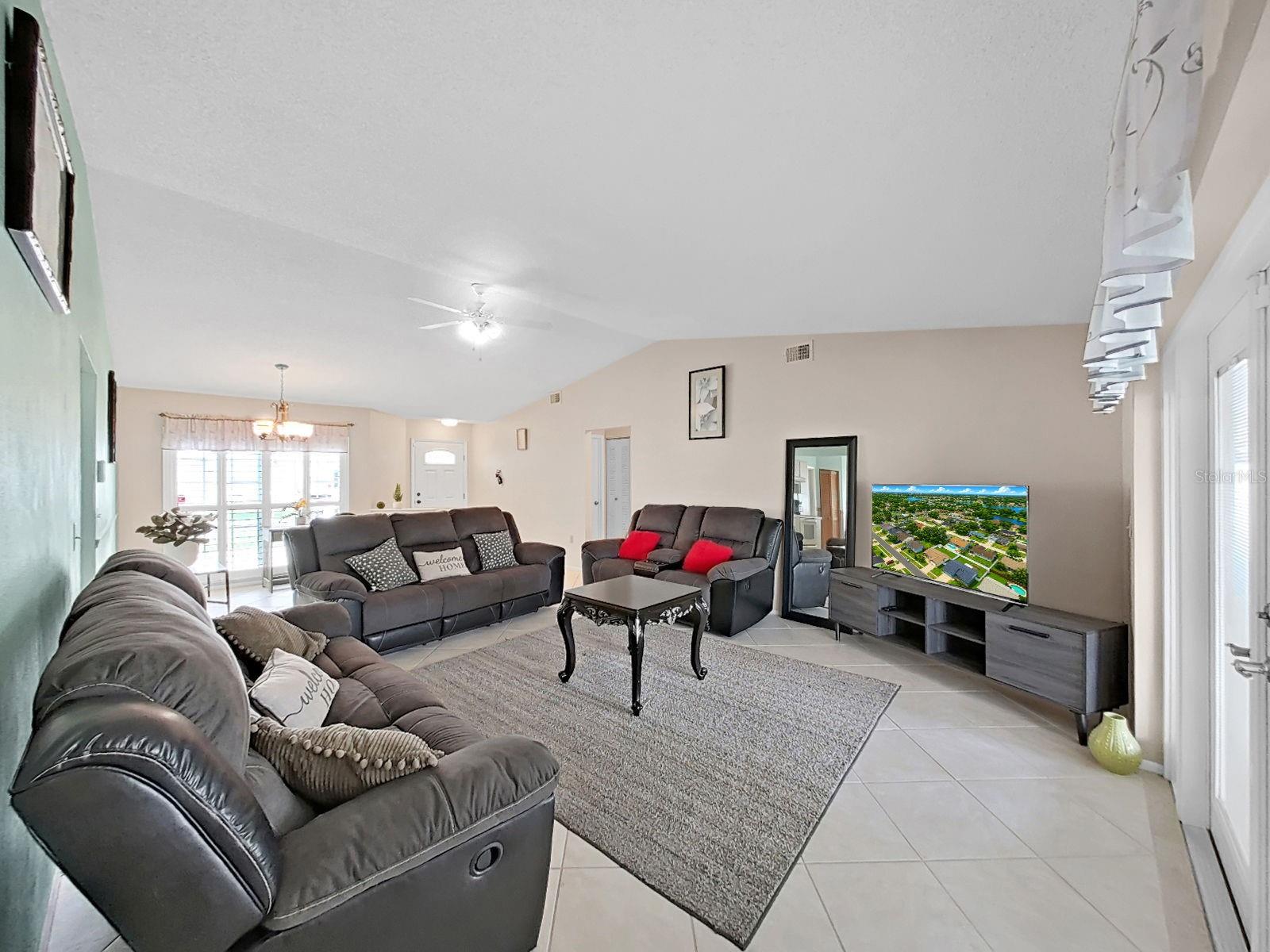 726 STILLVIEW CIR — photo 12