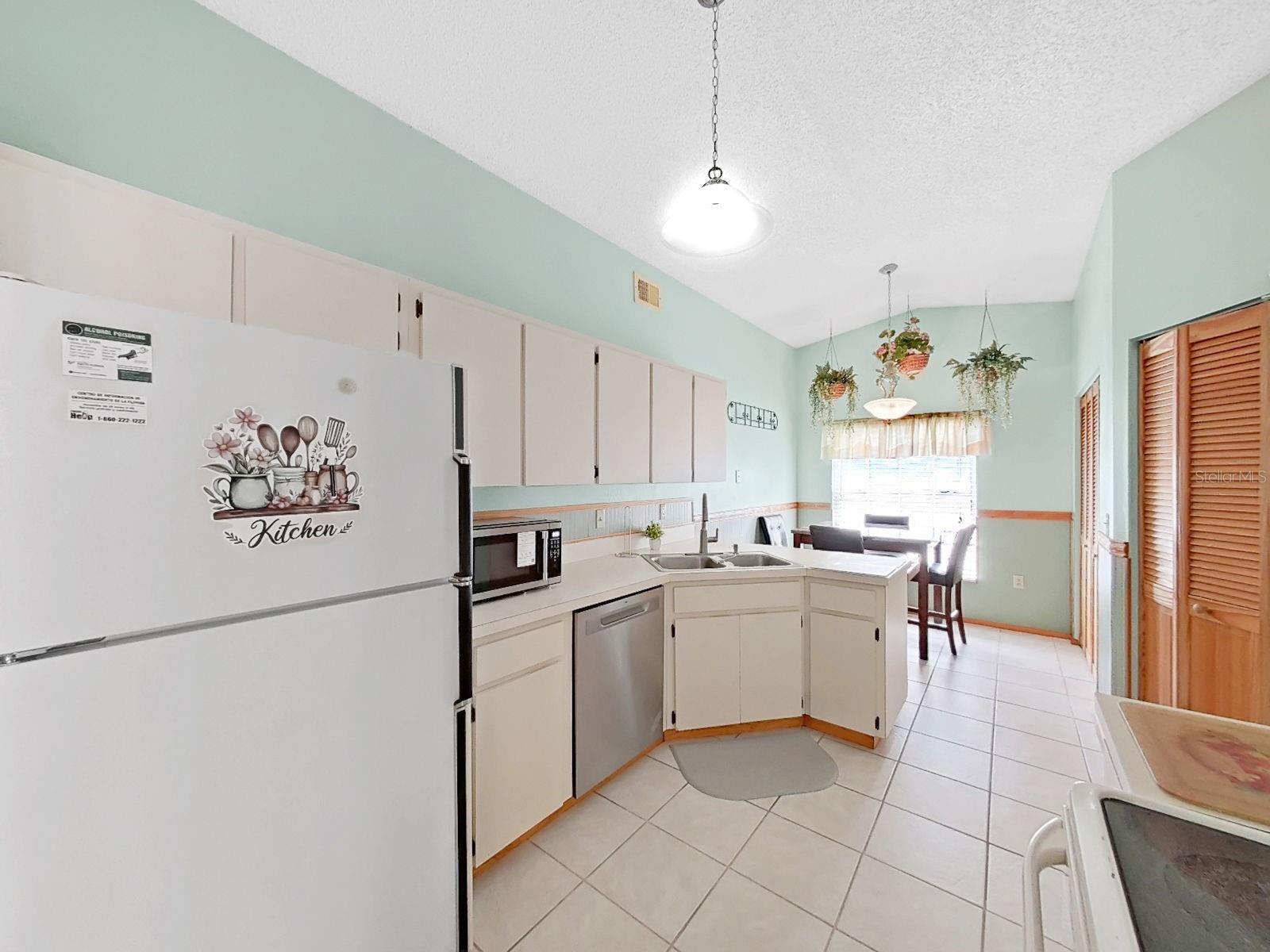 726 STILLVIEW CIR — photo 16