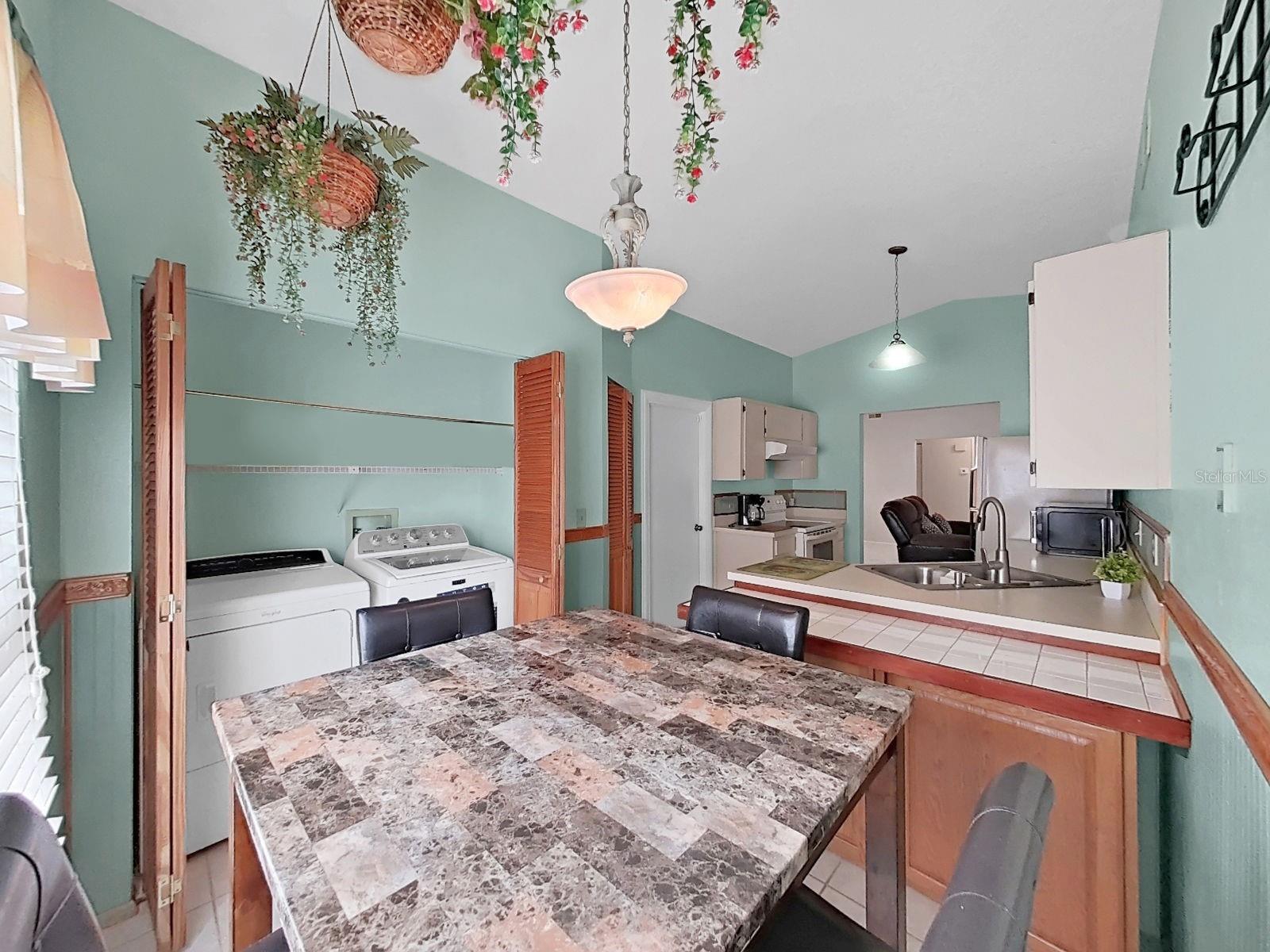 726 STILLVIEW CIR — photo 23