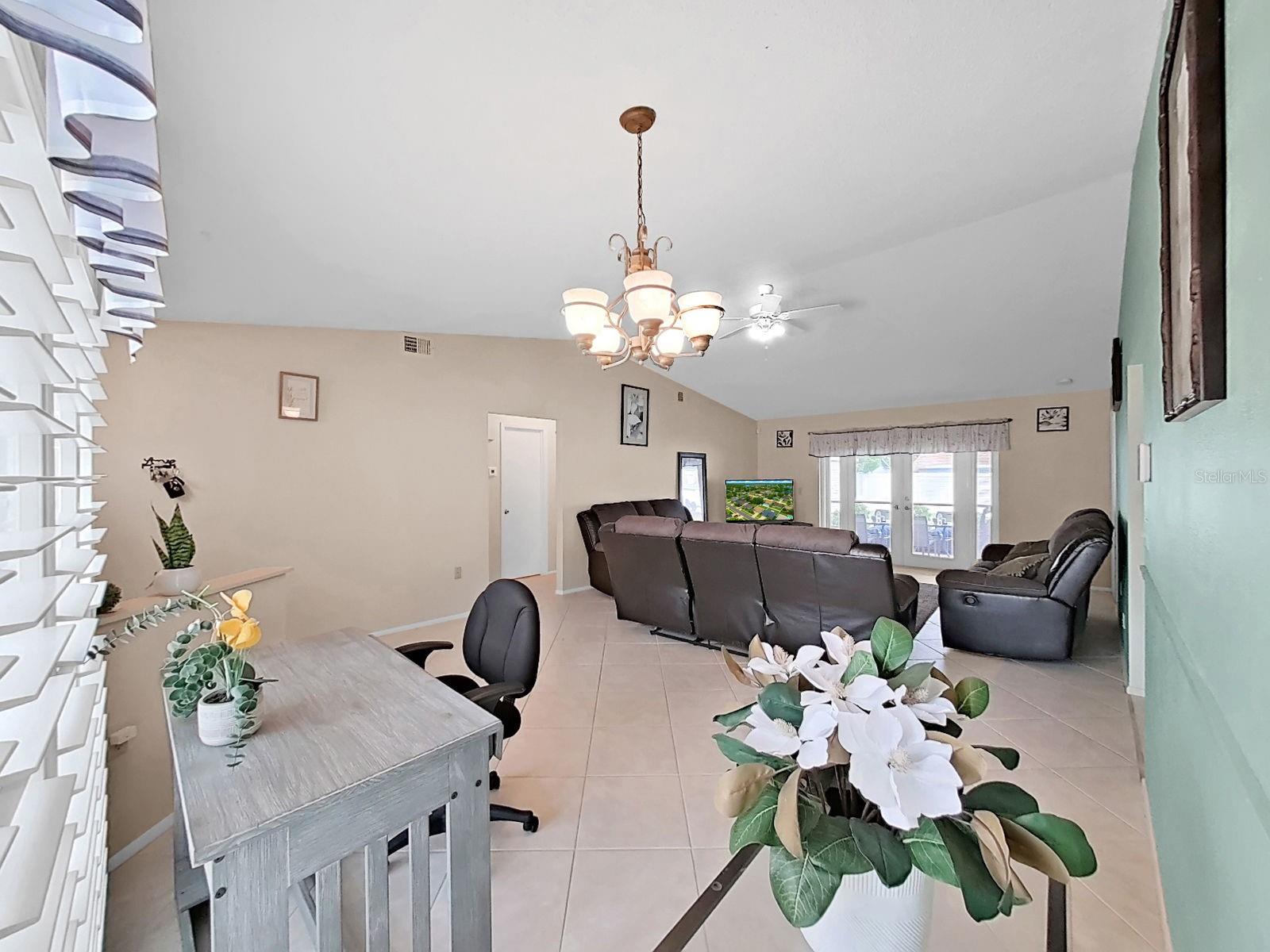 726 STILLVIEW CIR — photo 10