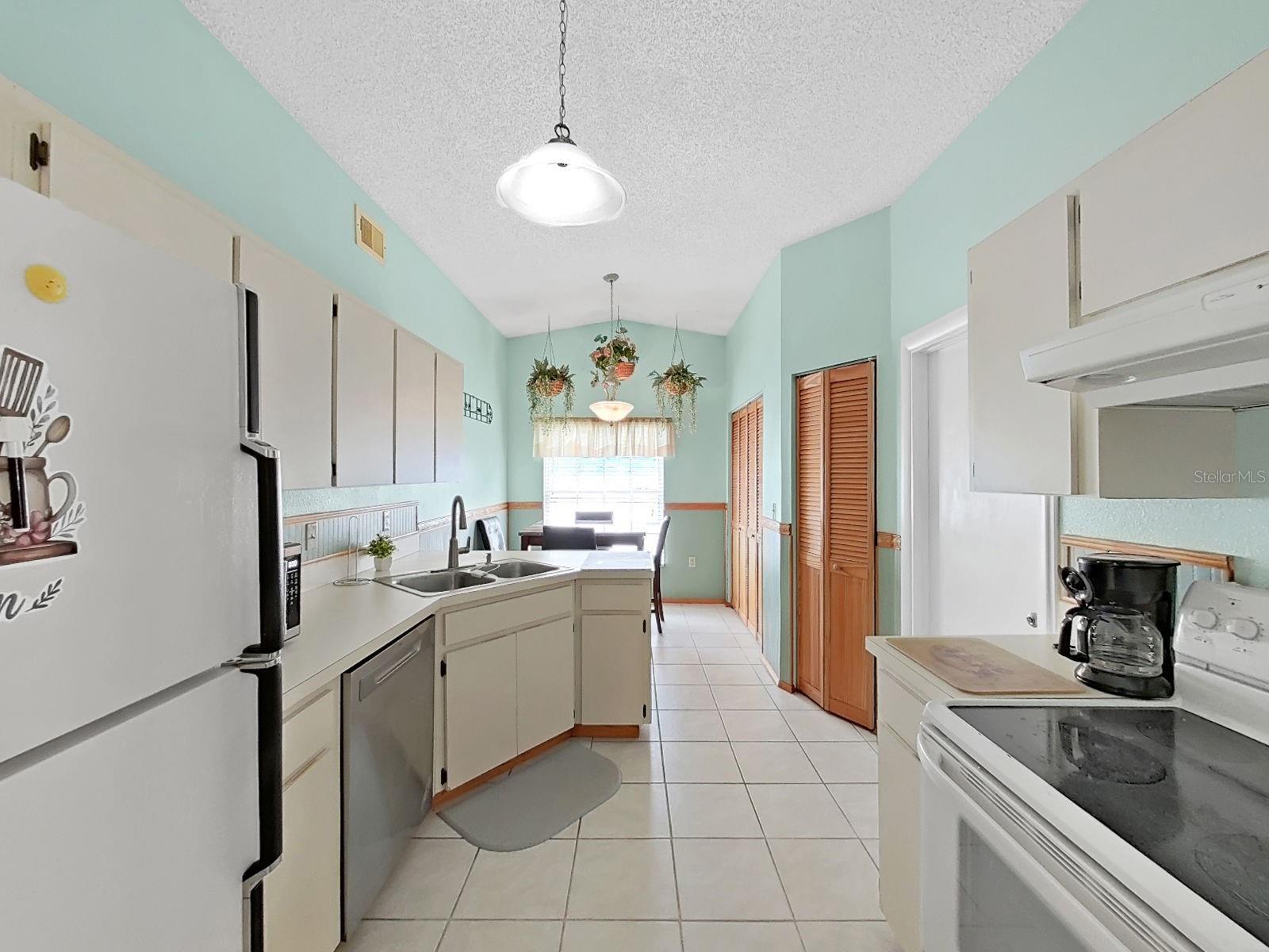 726 STILLVIEW CIR — photo 15