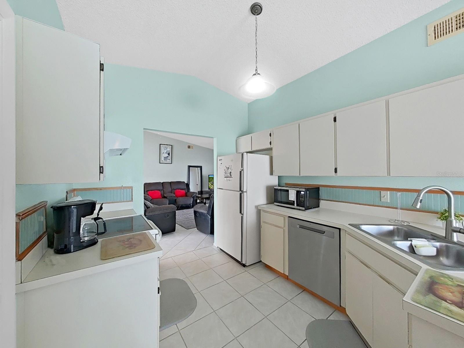 726 STILLVIEW CIR — photo 17