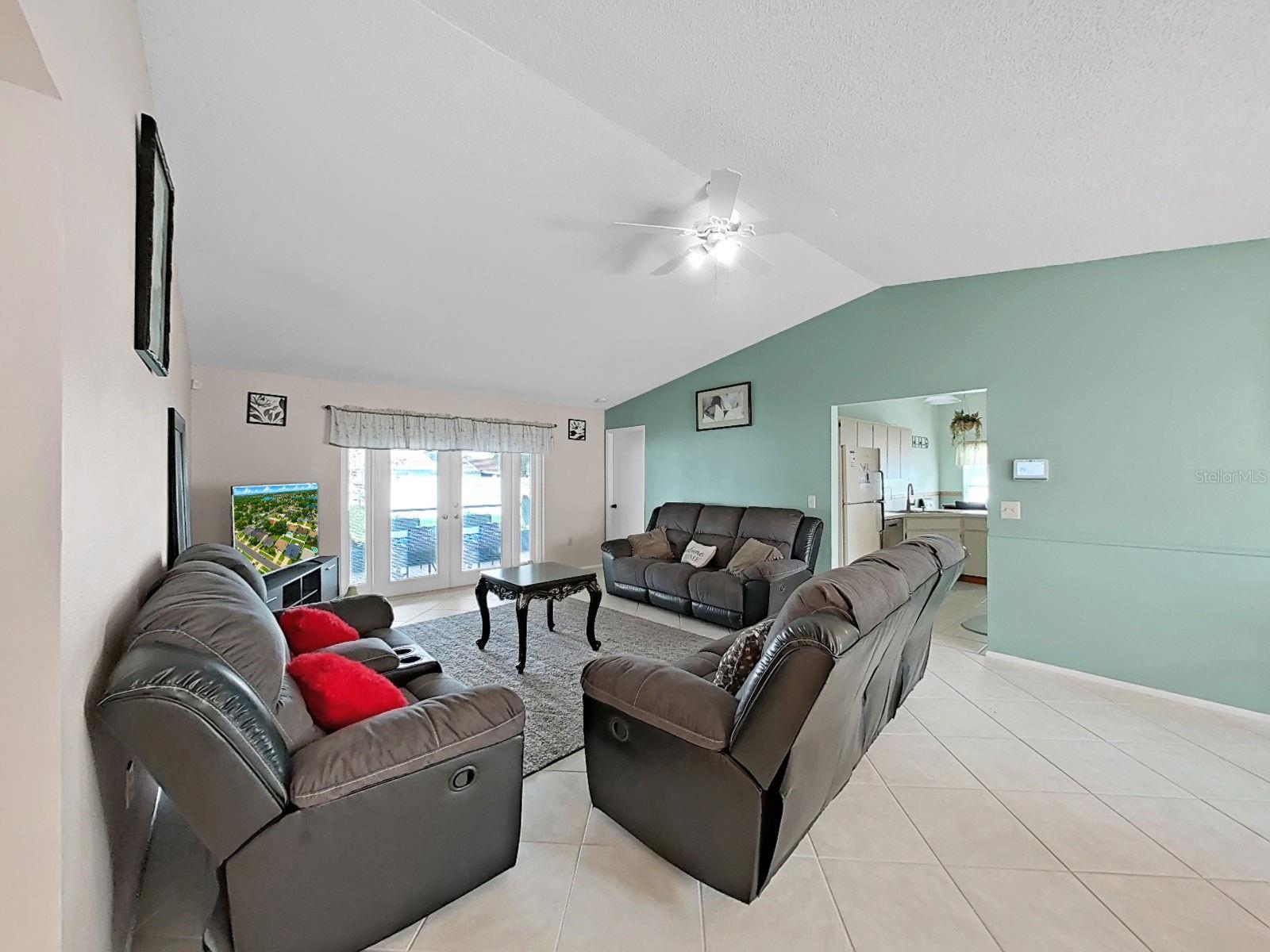 726 STILLVIEW CIR — photo 13