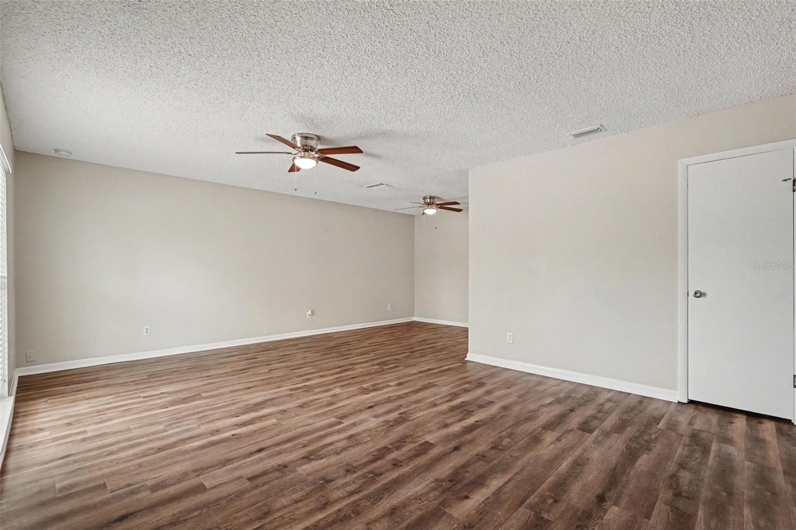 3607 WOODHILL DR — photo 8