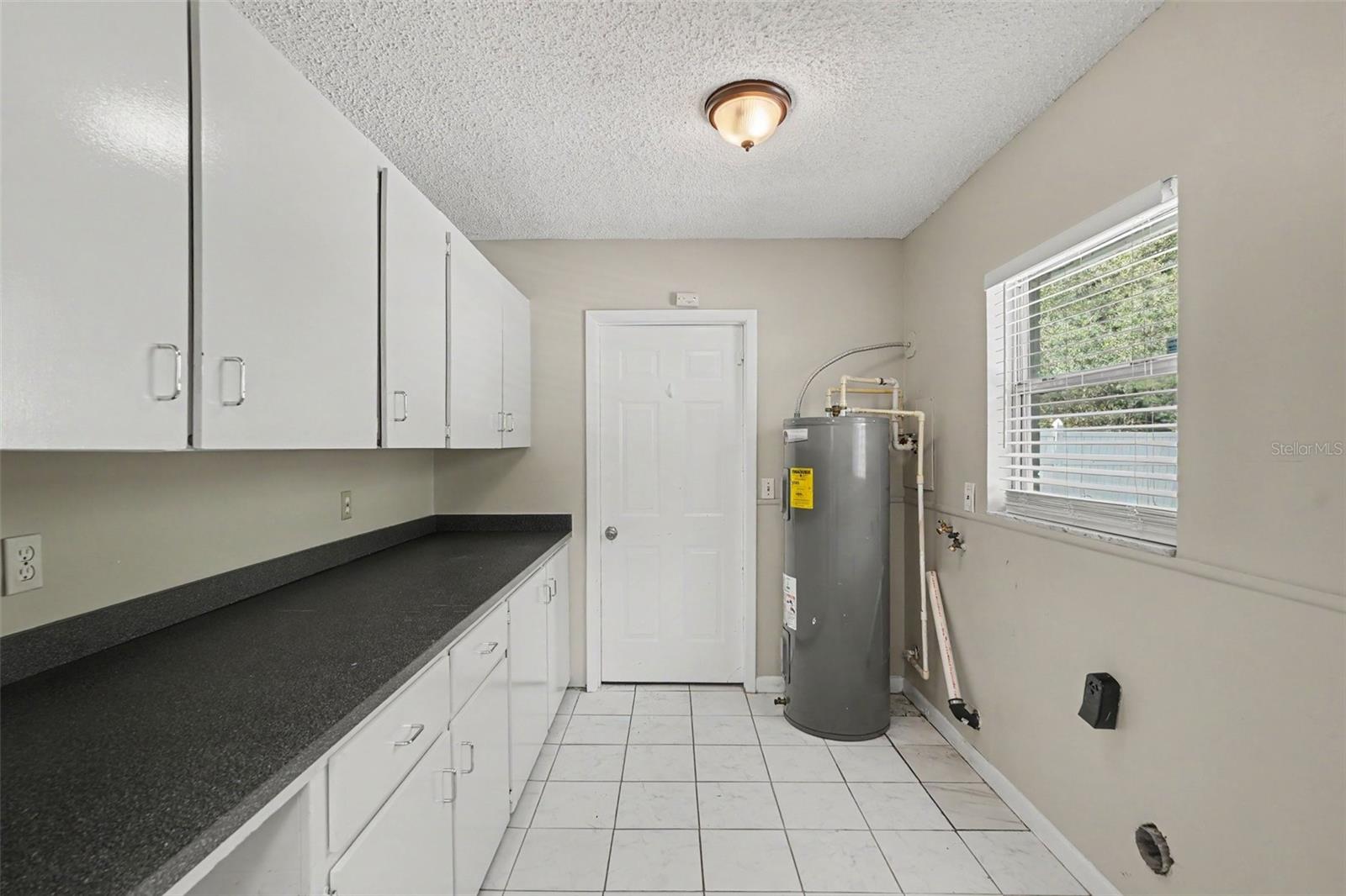 3607 WOODHILL DR — photo 13