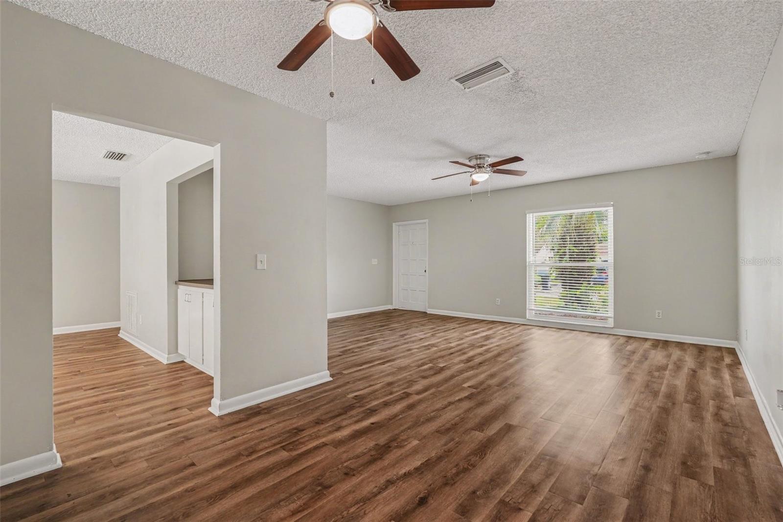 3607 WOODHILL DR — photo 3