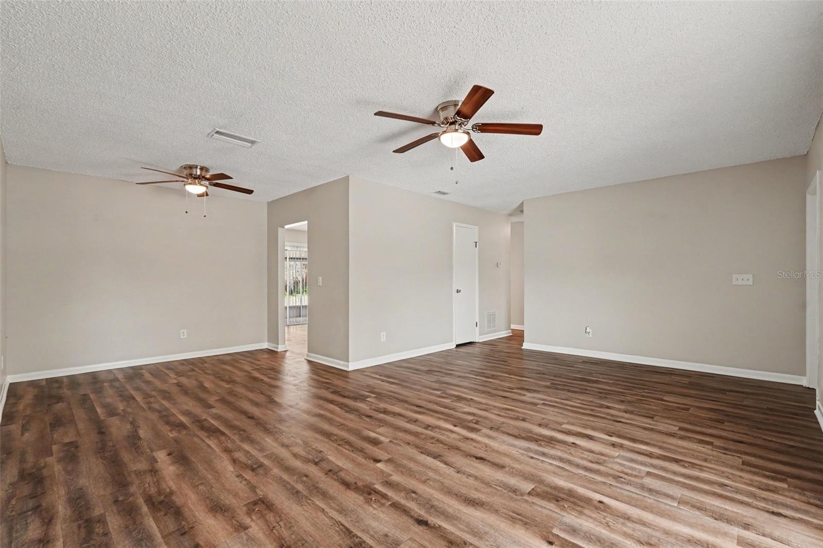 3607 WOODHILL DR — photo 7