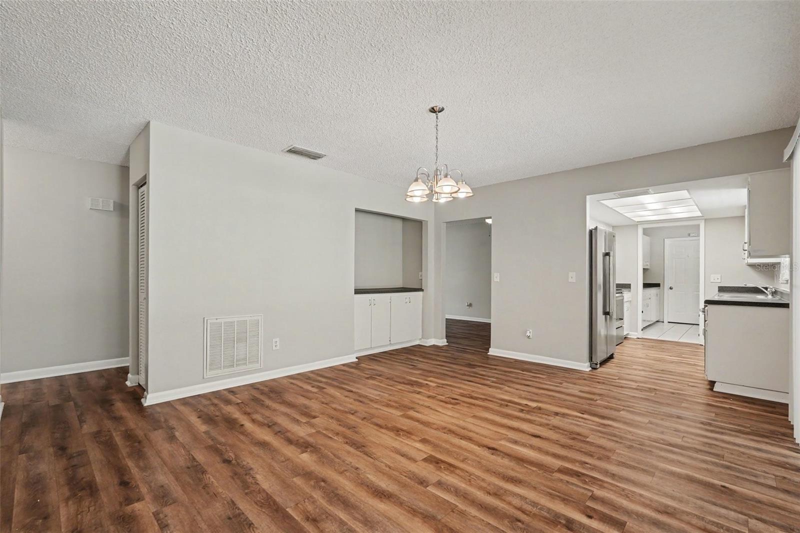 3607 WOODHILL DR — photo 6