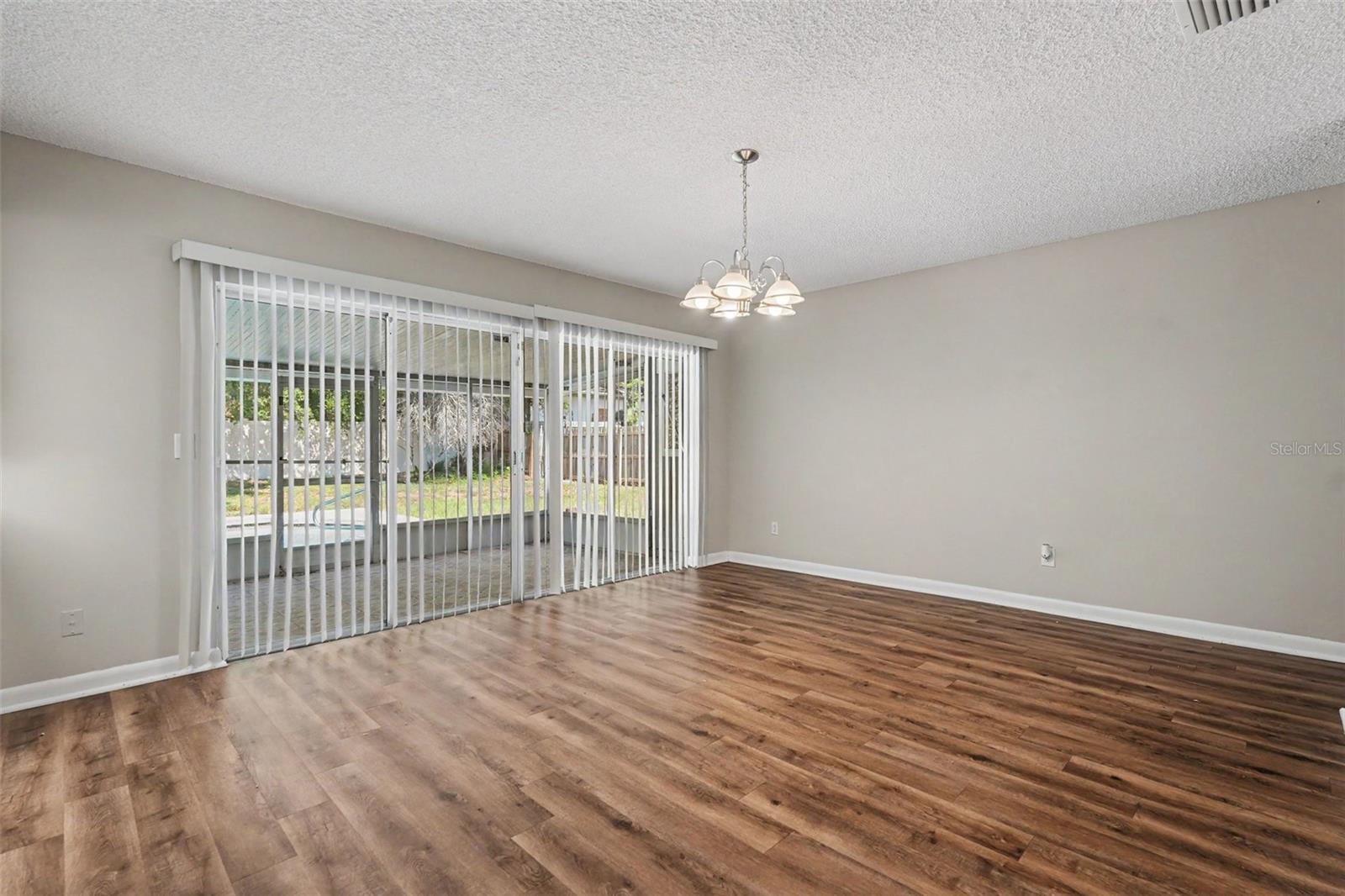 3607 WOODHILL DR — photo 9