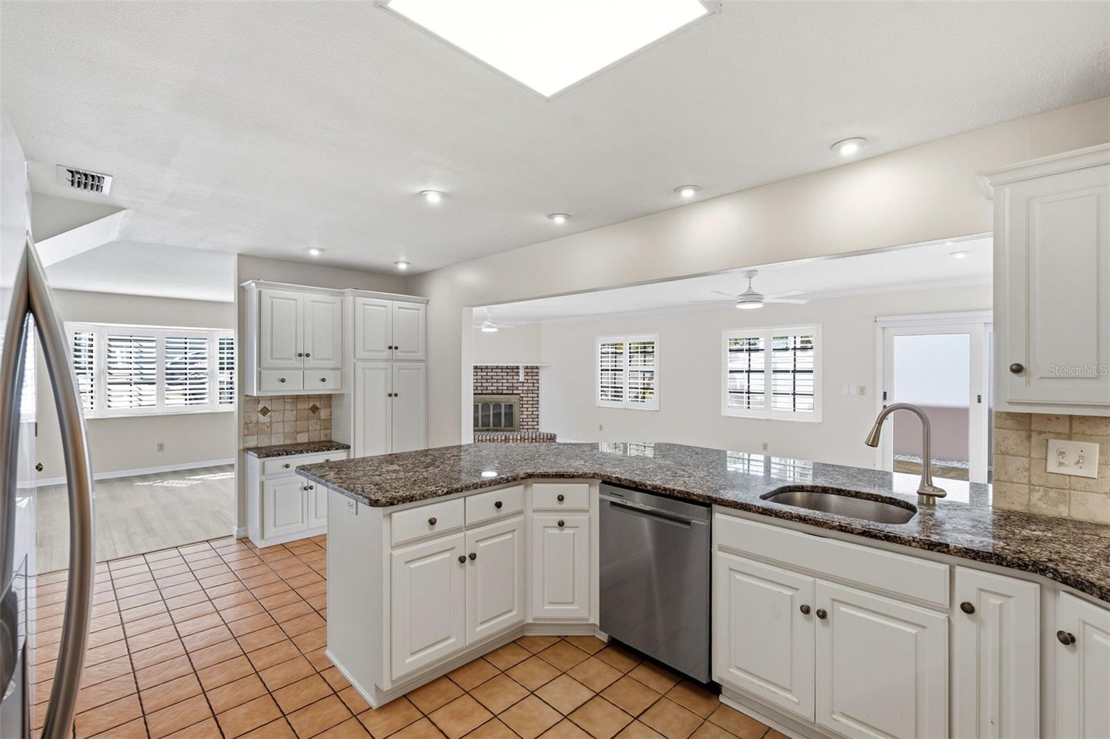 345 BAILEY ST — photo 18
