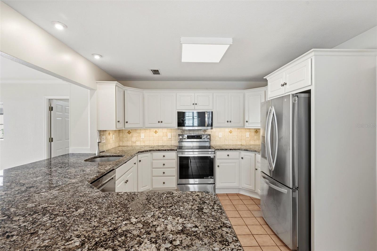 345 BAILEY ST — photo 17