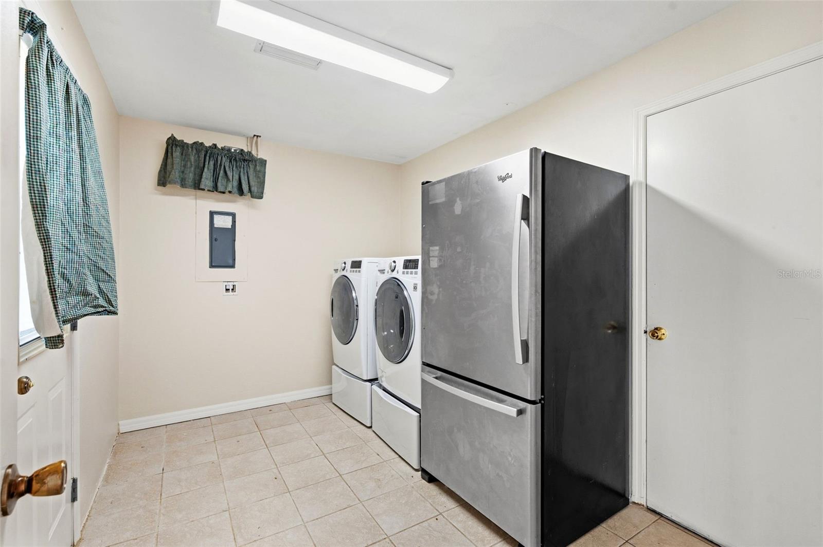 345 BAILEY ST — photo 21